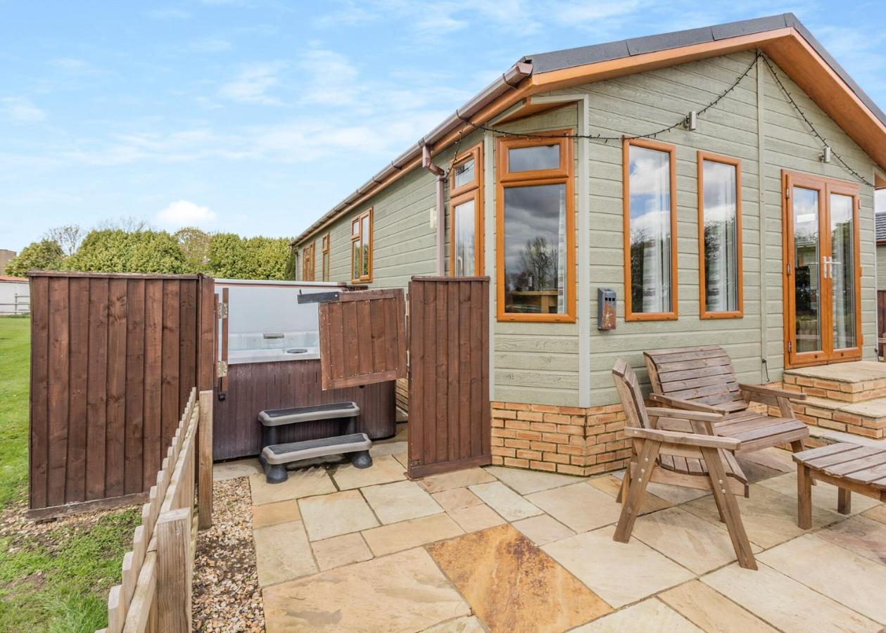 Lode Hall Lodges Upwell Buitenkant foto